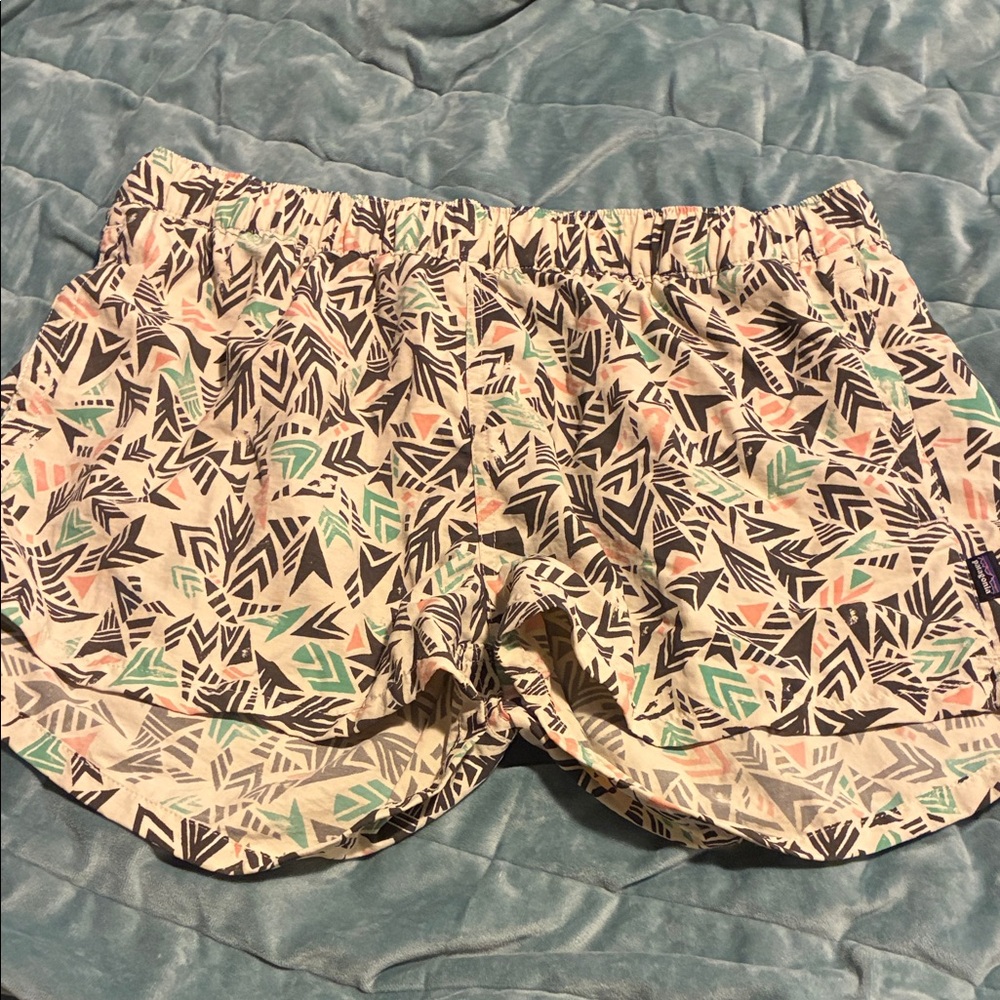 NWOT Patagonia Women's Geometric Patterned Shorts - Black, Green, Pink